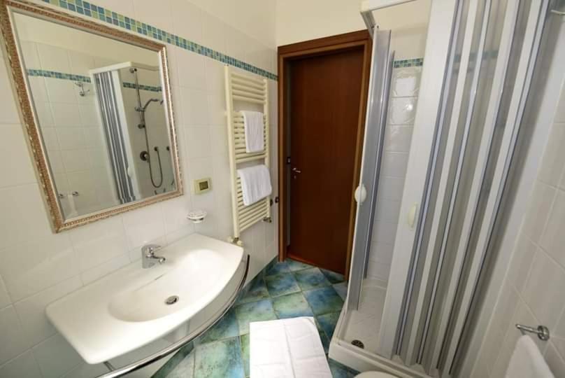 Albergo La locanda degli Apolidi Atena Lucana Esterno foto